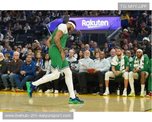 球队在交易截止日前完成重磅换人，球员被交易了是什么意思